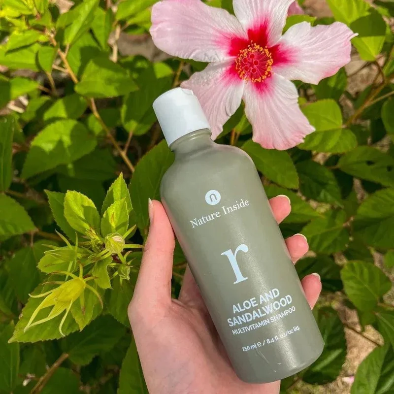 Naturalmente Nature Inside Aloe and Sandalwood Shampoo capelli danneggiati