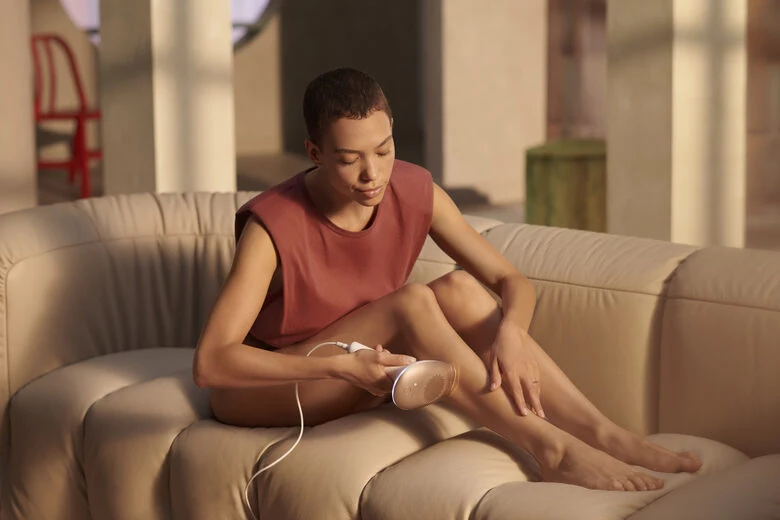 Philips Lumea Advanced Epilatore a Luce Pulsata IPL con Rifinitore a Penna e 1 Accessorio per il Corpo BRI920/00