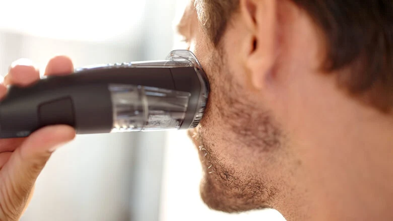 Philips BEARDTRIMMER Series 7000 Regolabarba con sistema aspirante, regolazioni da 0,5 mm