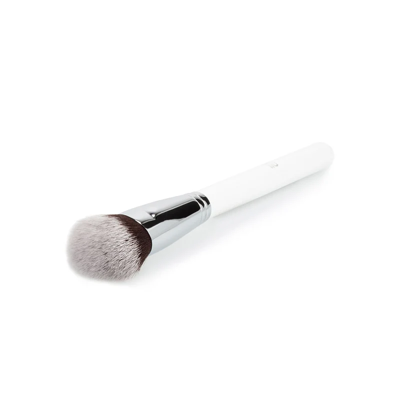 Ilū Make Up Angled Foundation Brush 109 - pennello angolato per fondotinta