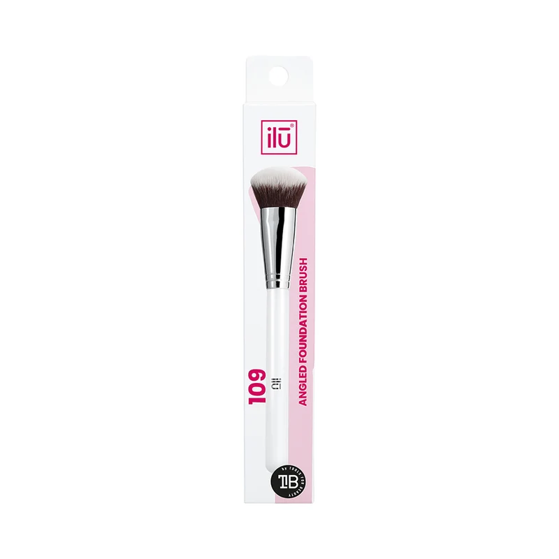 Ilū Make Up Angled Foundation Brush 109 - pennello angolato per fondotinta