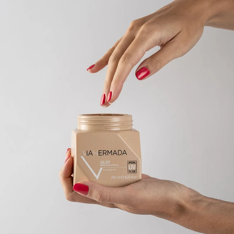 VIAHERMADA Silky Shampoo 250ml Mask 250ml Silky Oil 50ml + Asciugamano da mare giallo OMAGGIO