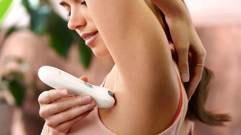 Philips Satinelle Essential Epilatore compatto con filo e Opti-light