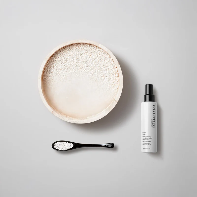 Shu Uemura Izumi Tonic Strenghtening Energizing Water 150ml - acqua spray fortificante ed energizzante