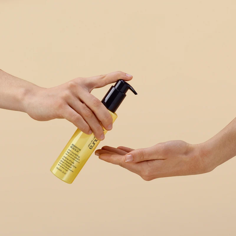 Shu Uemura Essence Absolue Rich Nourishing Hair Oil In Cream 150ml per Capelli Molto Secchi e Crespi