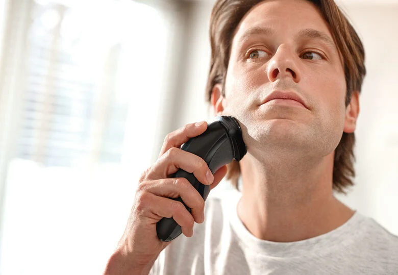 Philips SHAVER Series 3000 Rasoio elettrico per rasatura a secco S3110/06