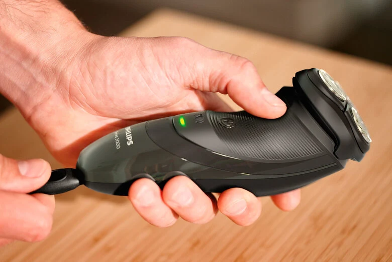 Philips SHAVER Series 3000 Rasoio elettrico per rasatura a secco S3110/06