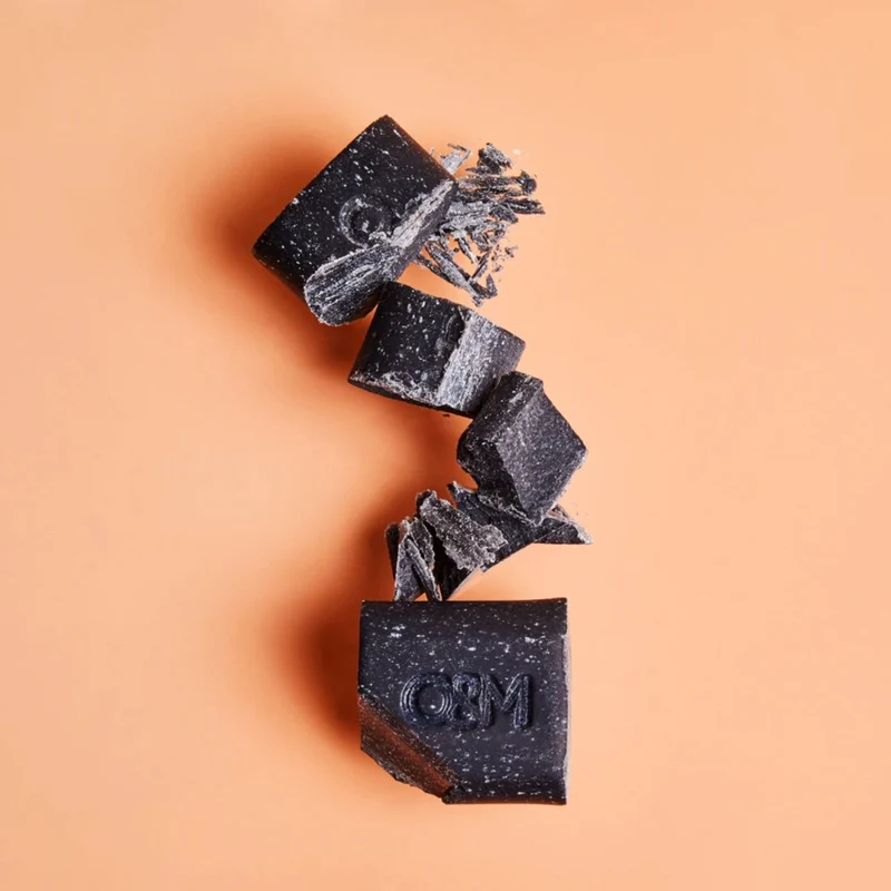 Shampoing solide O&M Charcoal Shampoo Bar 70gr