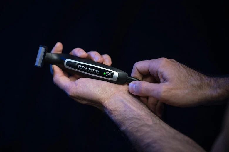 Rowenta TN6000 Forever Sharp per Radere, Regolare e Rifinire, Lame in Acciaio Inox Autoaffilanti e 3 Pettini Regolabarba, Batteria al Litio, Autonomia 120 min